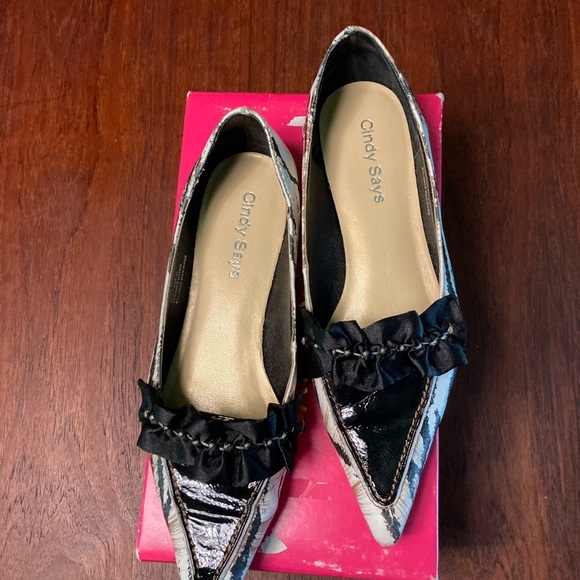 Cindy says zebra flats - Picture 3 of 11